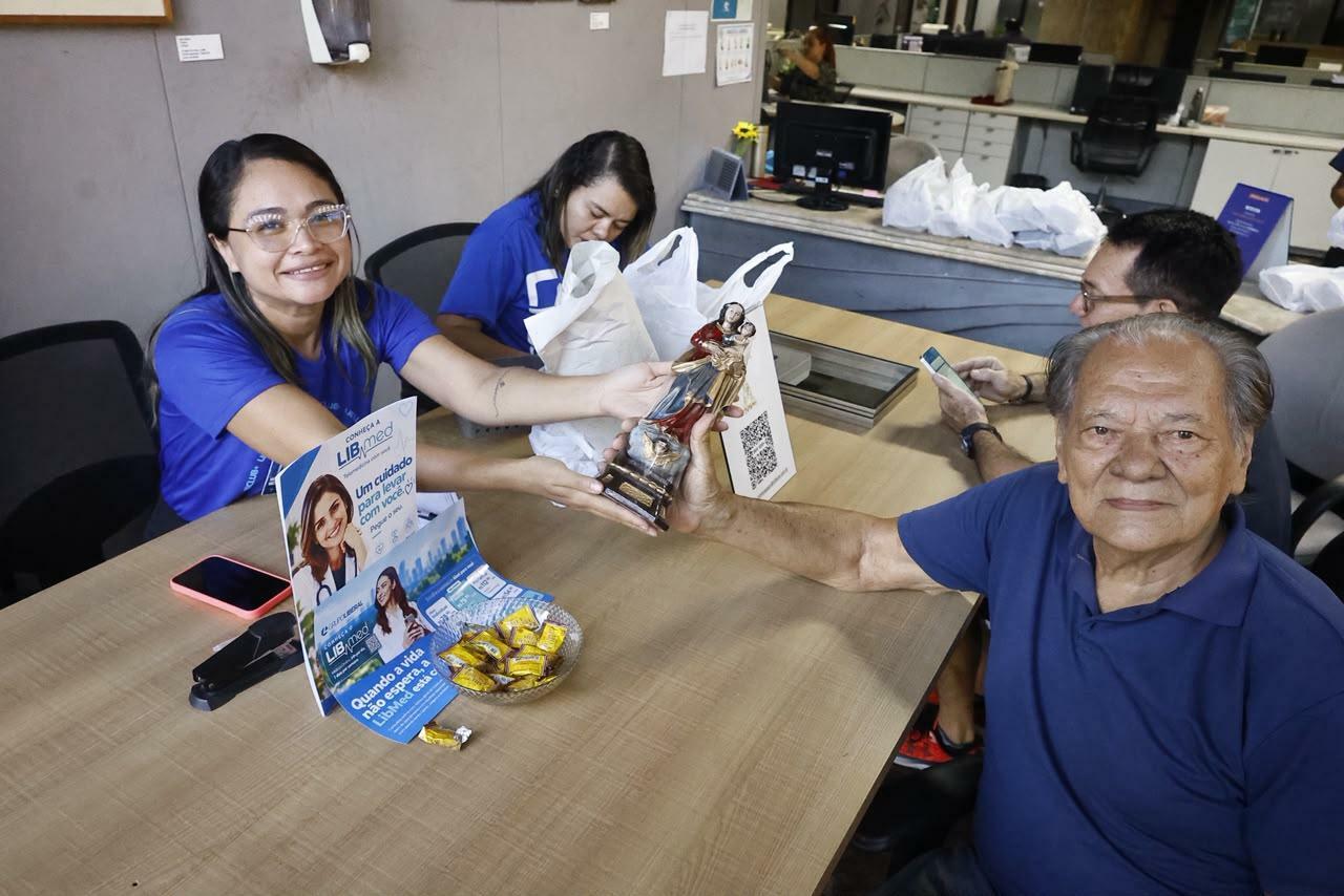 A promoção do jornal O Liberal permite que leitores garantam uma réplica exclusiva da imagem de Nossa Senhora